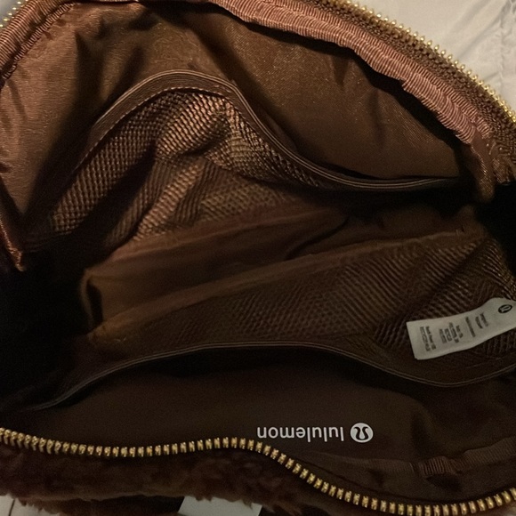 lululemon fleece everywhere belt bag 2L - Picture 4 of 4